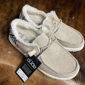 NWT Sherpa lined Hey Dudes size 8
